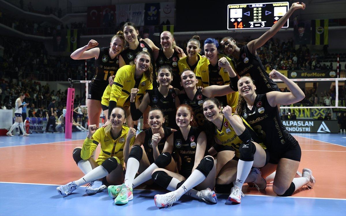 VakıfBank, Sultanlar Ligi play-off finalinde Fenerbahçe karşısında seriyi 2-2 yaptı