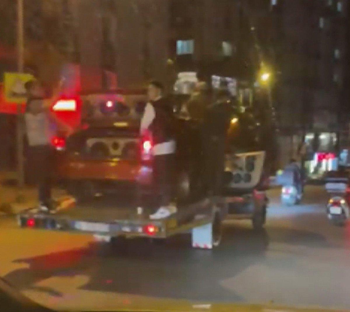 Arnavutköy’de ceza yiyen sürücü, müziğin sesini kısmadı