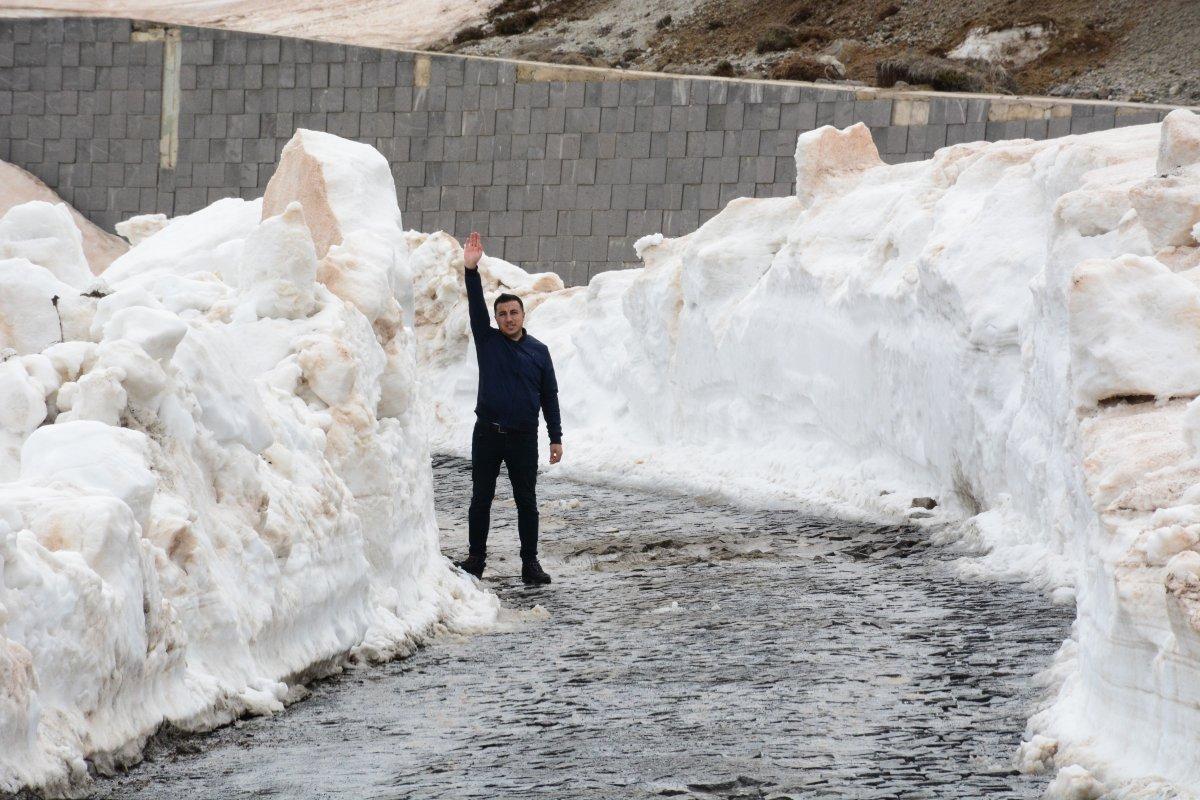 Bitlis'te karlar erimedi