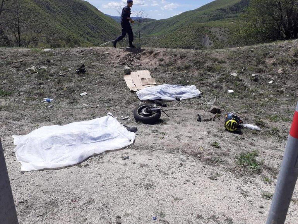 Ankara'da bariyerlere 1 metre kala kaza yapan motosikletli çift kurtarılamadı