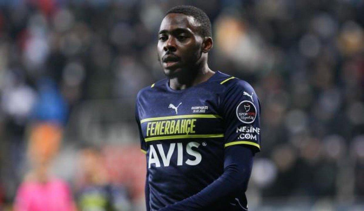 Osayi Samuel hem 11'e hem kanada dönüyor