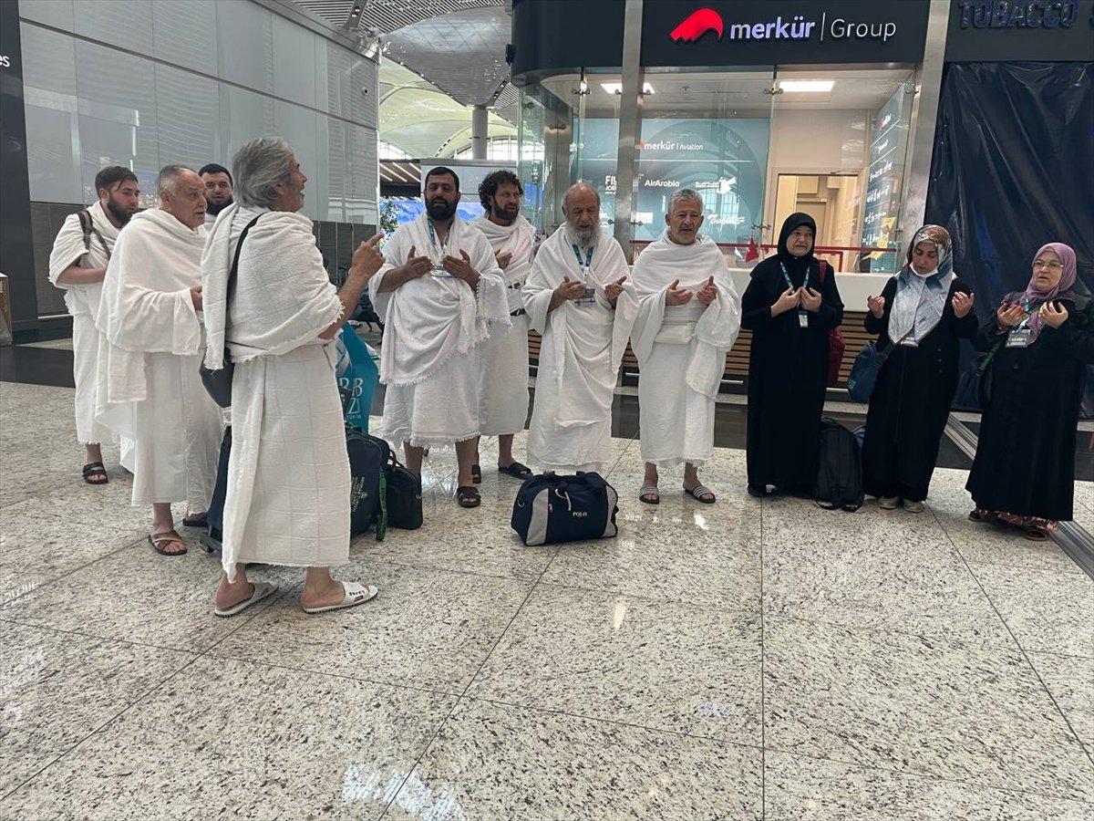 2 yıl aradan sonra ilk kafile umreye gitti