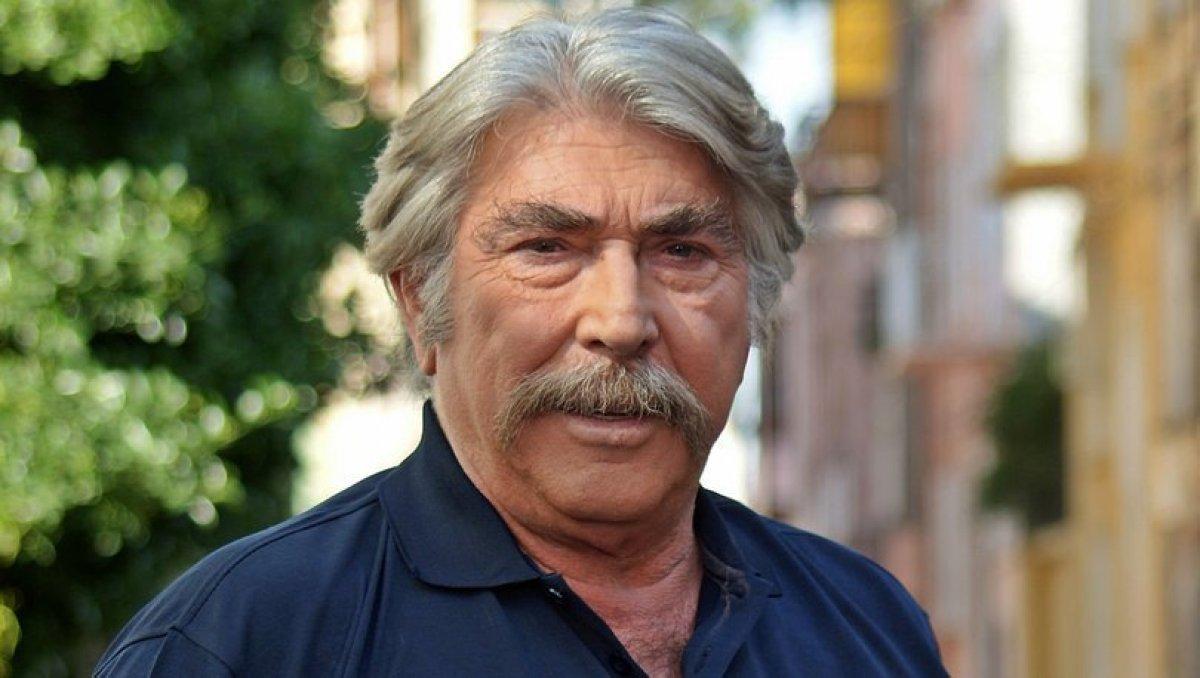 Erdal Özyağcılar'ın makyaj çantası var