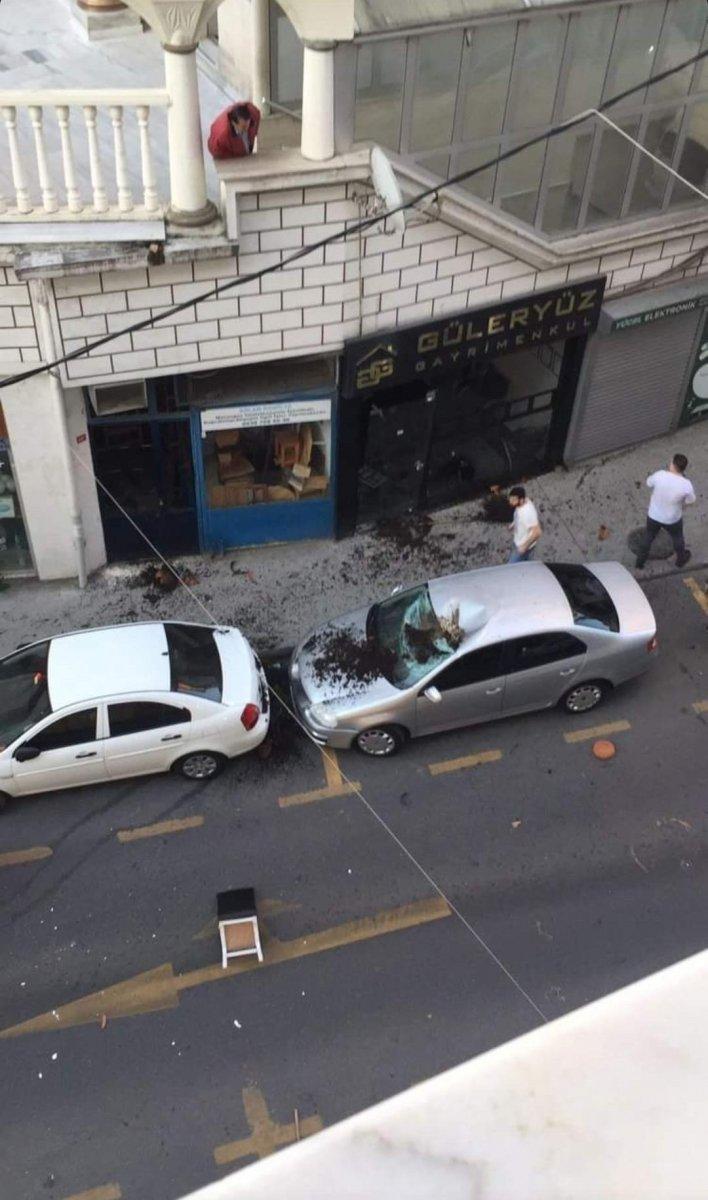 Kağıthane'de çatıya çıkan madde bağımlısı, kiremitleri sokağa attı