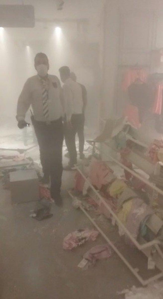 Bursa'da AVM'de bulunan mağazanın tavanı çöktü