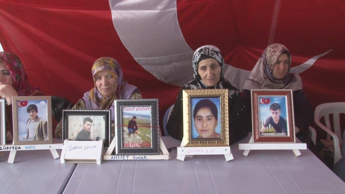 Diyarbakır'da evlat nöbetindeki baba: Oğlum, gel Türk devletine sığın