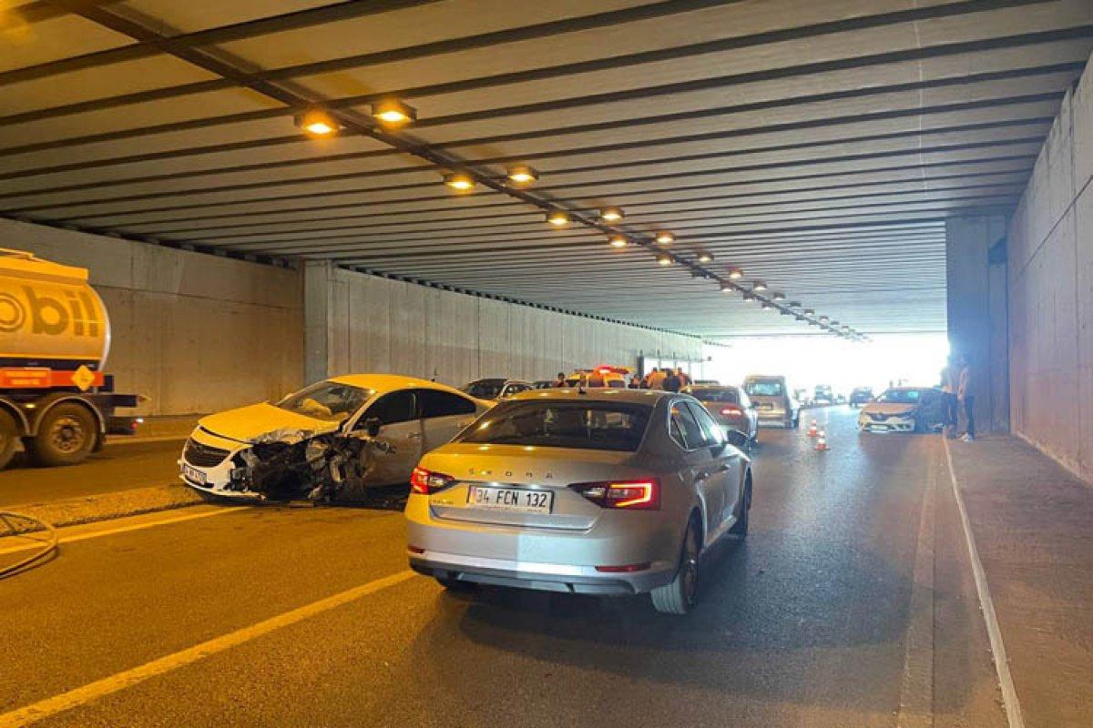 Beykoz'da İETT otobüsünün lastiği çıktı