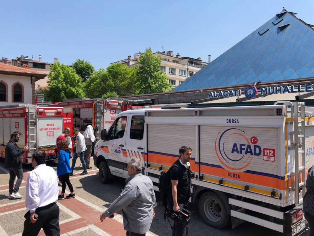 Bursa'da AVM'de bulunan mağazanın tavanı çöktü