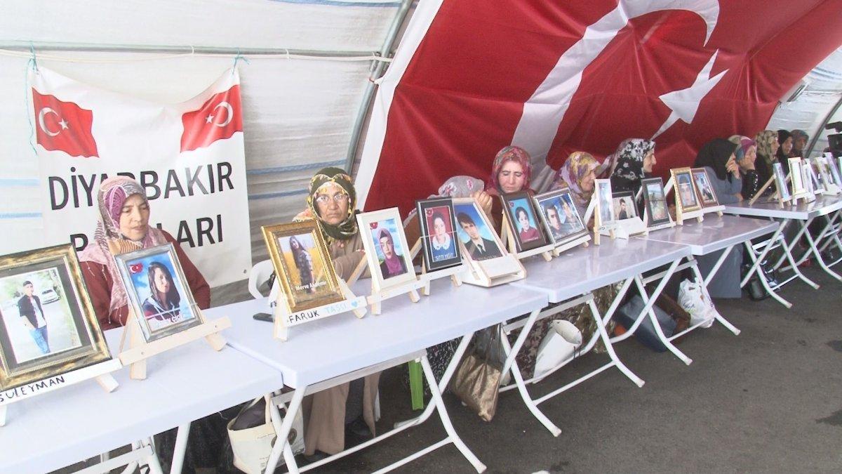 Diyarbakır'da evlat nöbetindeki baba: Oğlum, gel Türk devletine sığın