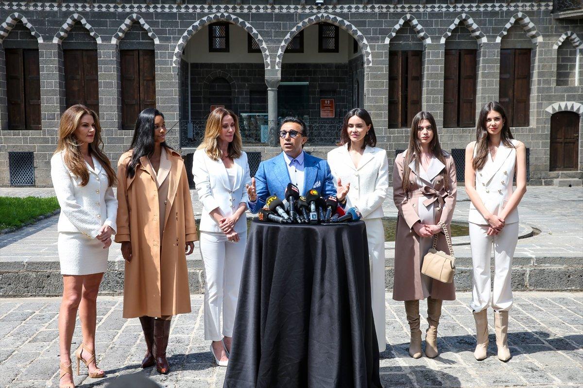 Diyarbakır'ın tarihi mekanlarında defile düzenlendi