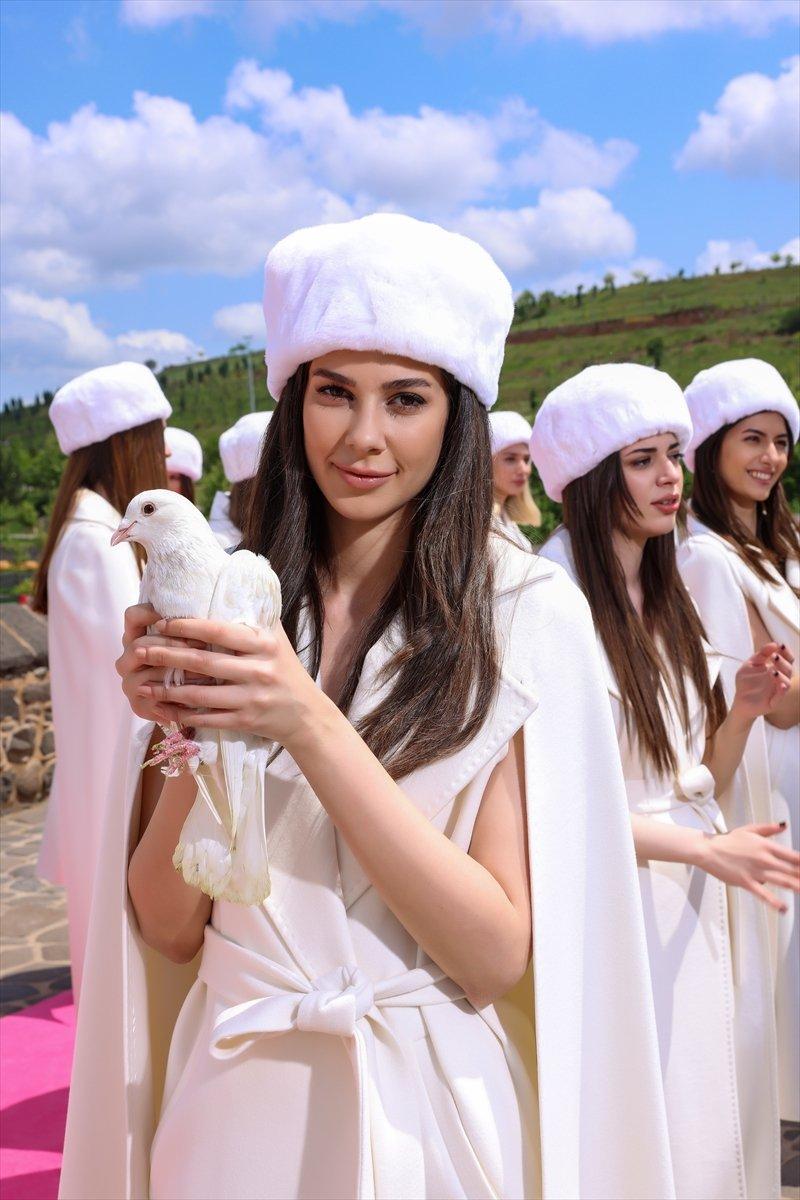 Diyarbakır'ın tarihi mekanlarında defile düzenlendi