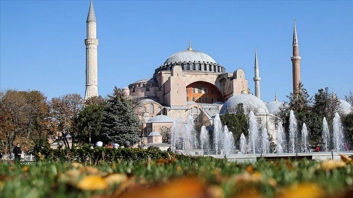 Türk pasaportlarında Ayasofya'nın yer alması, Yunanistan'da yankılandı