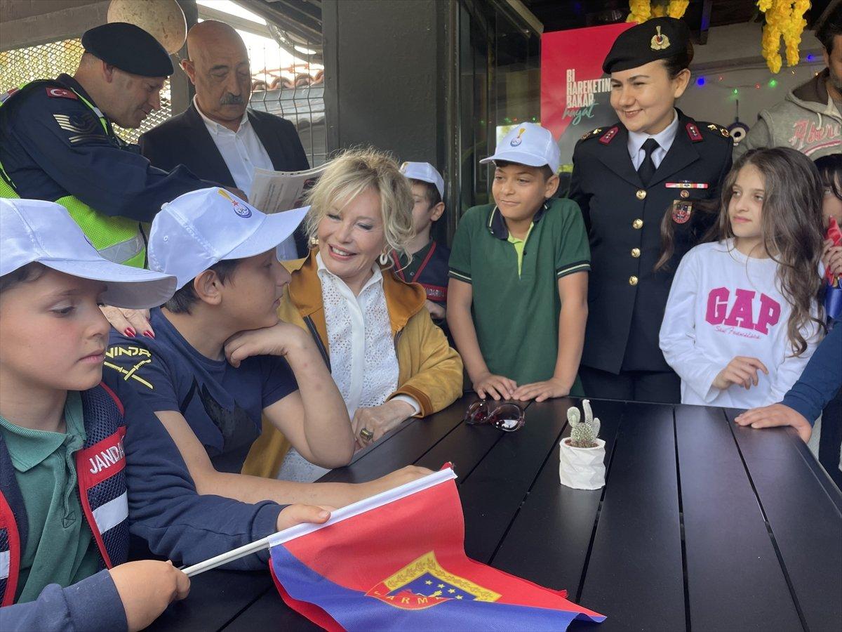 İstanbul'da yayalar için güvenli trafik etkinliği
