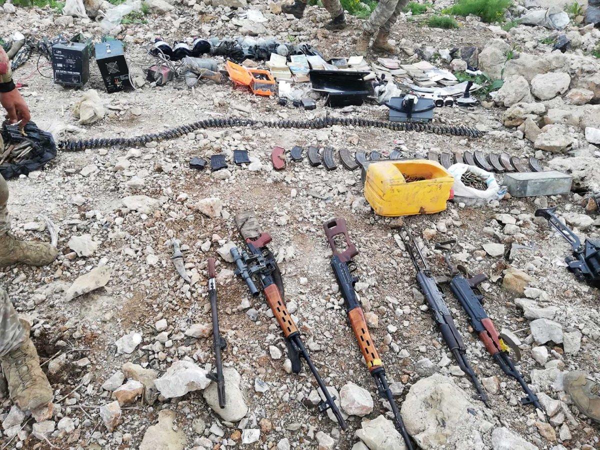 Irak'ın kuzeyinde, PKK'ya ait çok sayıda silah ve mühimmat ele geçirildi