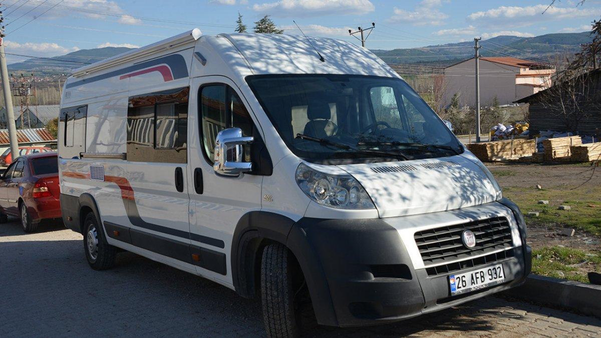 Kütahya'da panelvan araçlardan karavan yapıyor