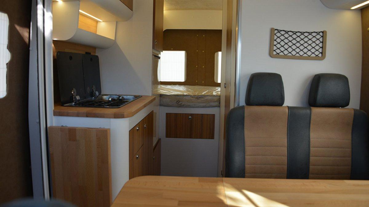 Kütahya'da panelvan araçlardan karavan yapıyor