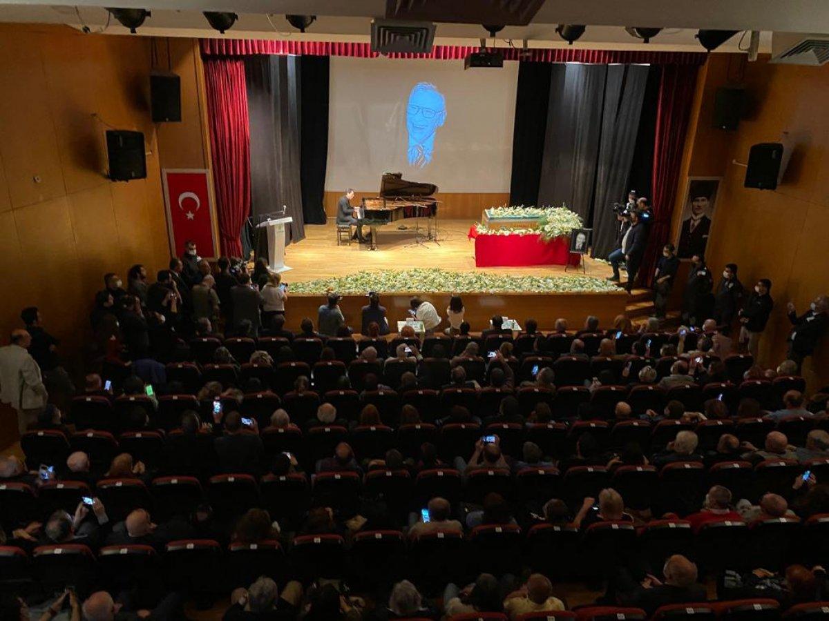 Fazıl Say, babasının cenaze töreninde piyano çaldı