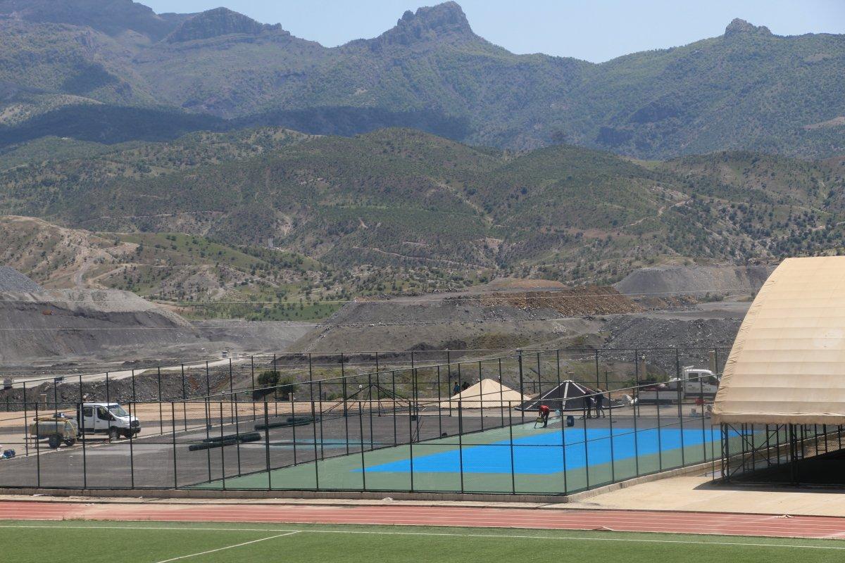 Şırnak'ta Cudi Dağı manzaralı tenis turnuvası