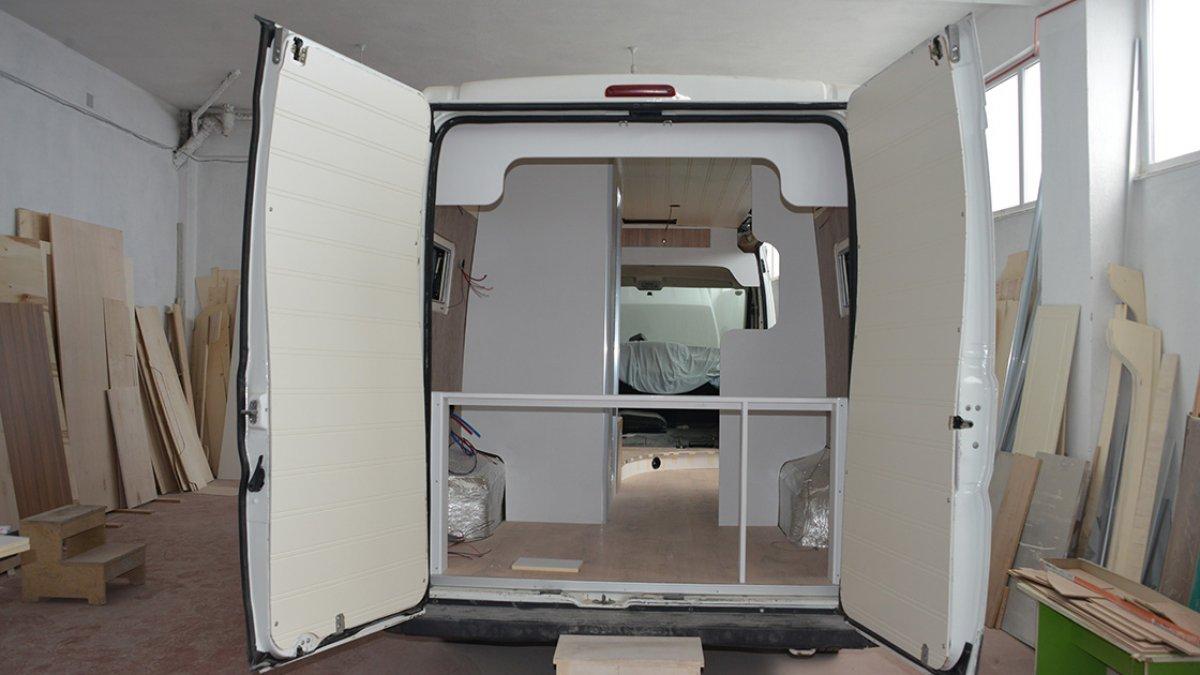 Kütahya'da panelvan araçlardan karavan yapıyor