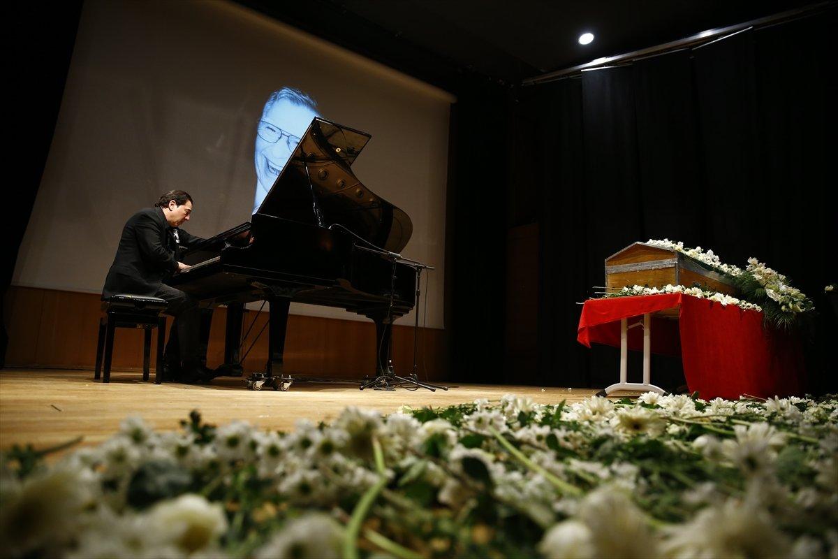 Fazıl Say, babasının cenaze töreninde piyano çaldı