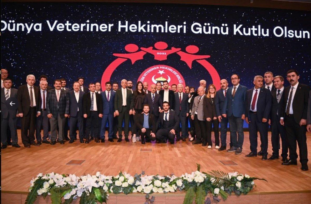 Vahit Kirişci'den sokak hayvanlarıyla ilgili açıklama