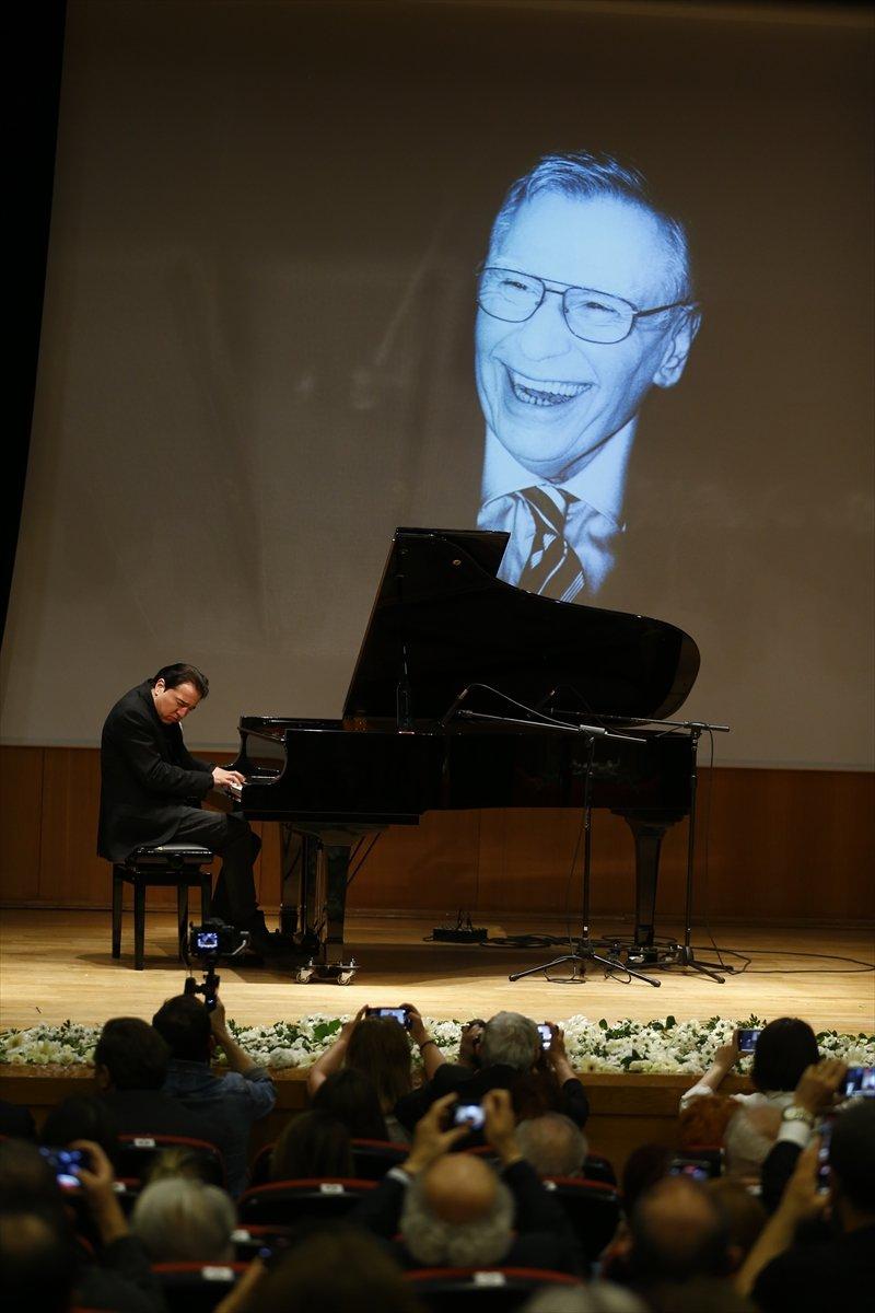 Fazıl Say, babasının cenaze töreninde piyano çaldı
