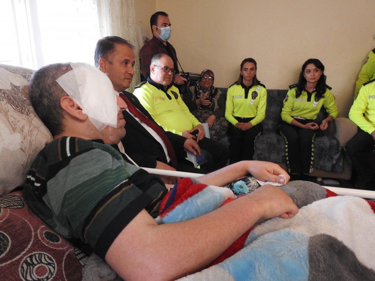 Manisa'da trafik kazası geçirdi, yatağa mahkum kaldı