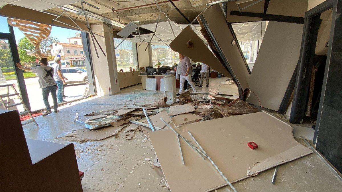 Kocaeli'de fren yerine gaza bastı, vergi dairesine girdi