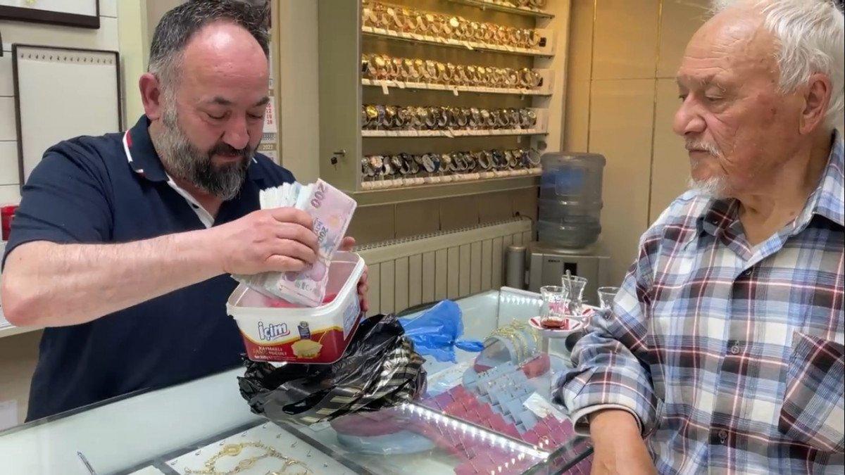 Kırıkkale’de bir kuyumcu, yaşlı adamın kandırılmasına göz yummadı