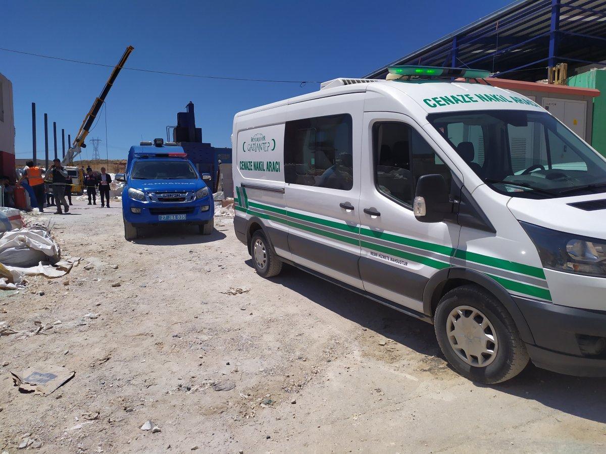 Gaziantep'te çelik profiller, vinçten koptu: 1 ölü 1 yaralı