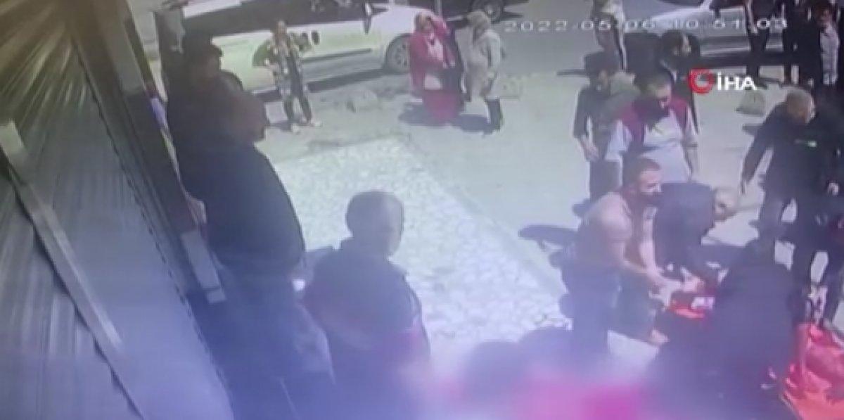 Zeytinburnu'nda iki Afgan ev arkadaşını öldürdü