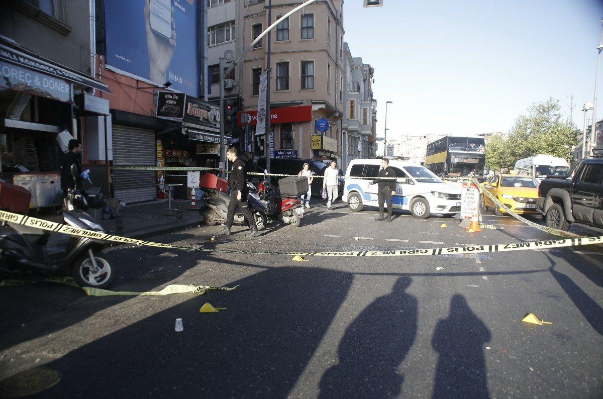 Beyoğlu’nda omuz atma tartışması kavgaya dönüştü