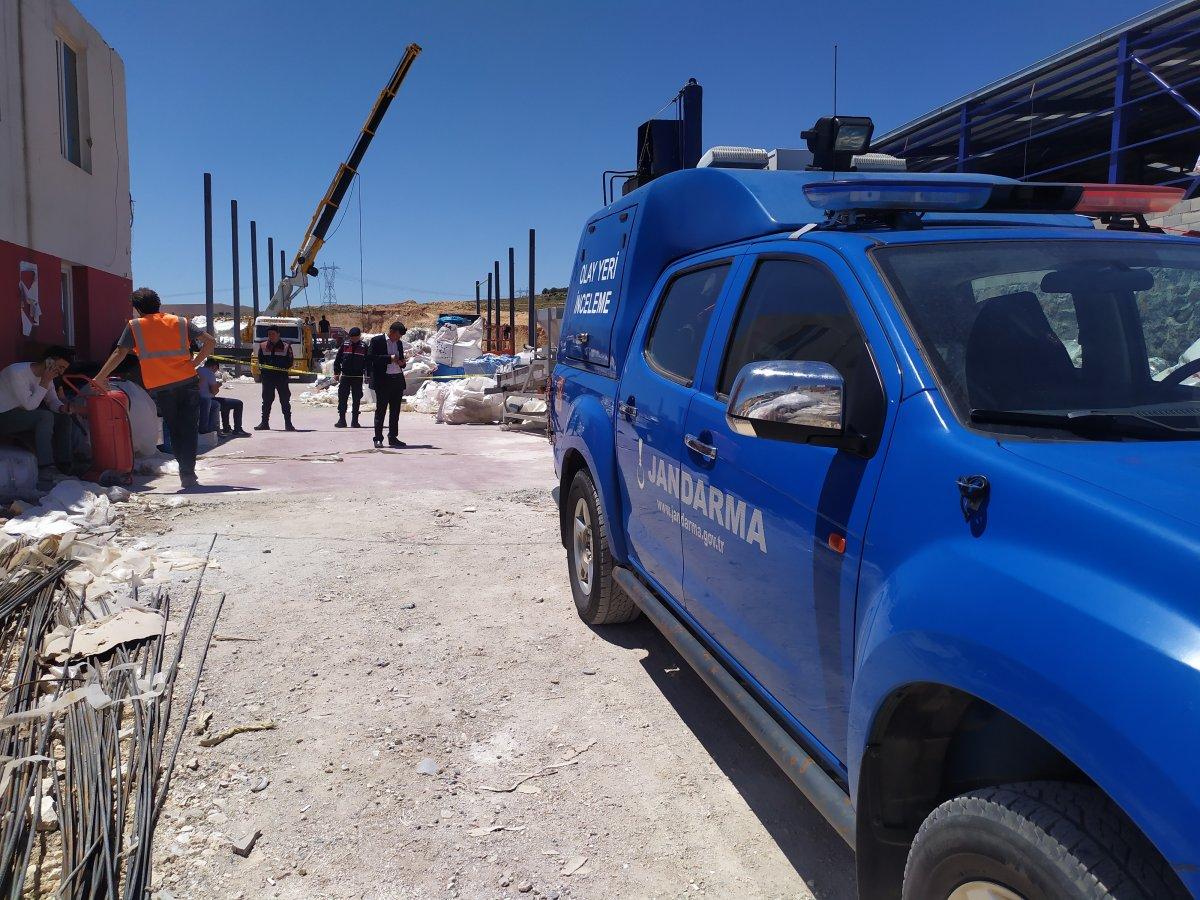 Gaziantep'te çelik profiller, vinçten koptu: 1 ölü 1 yaralı