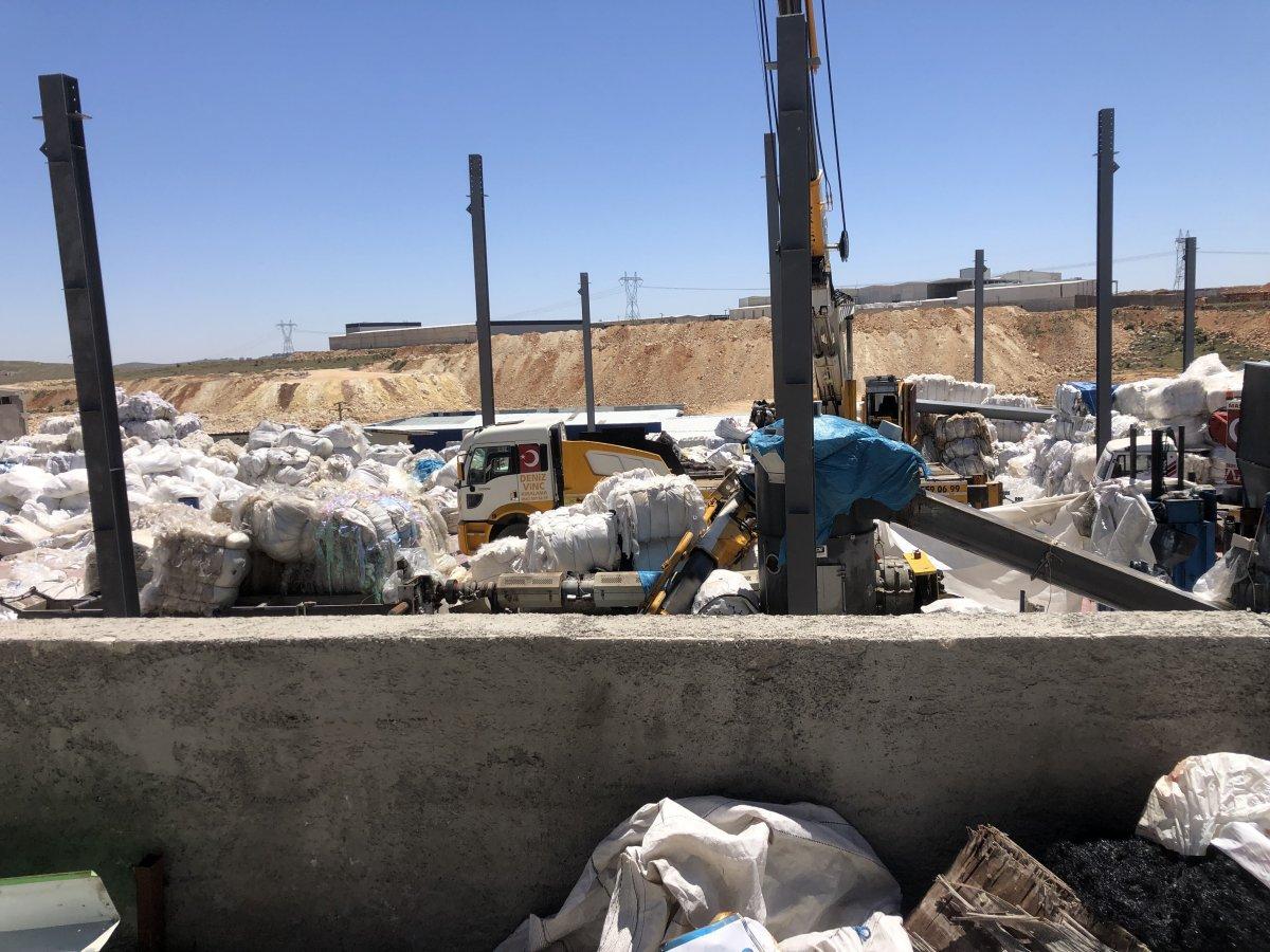 Gaziantep'te çelik profiller, vinçten koptu: 1 ölü 1 yaralı