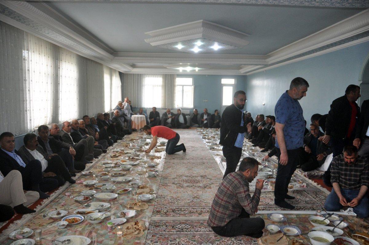 Hakkari'de iki aile daha barıştan yana oldu