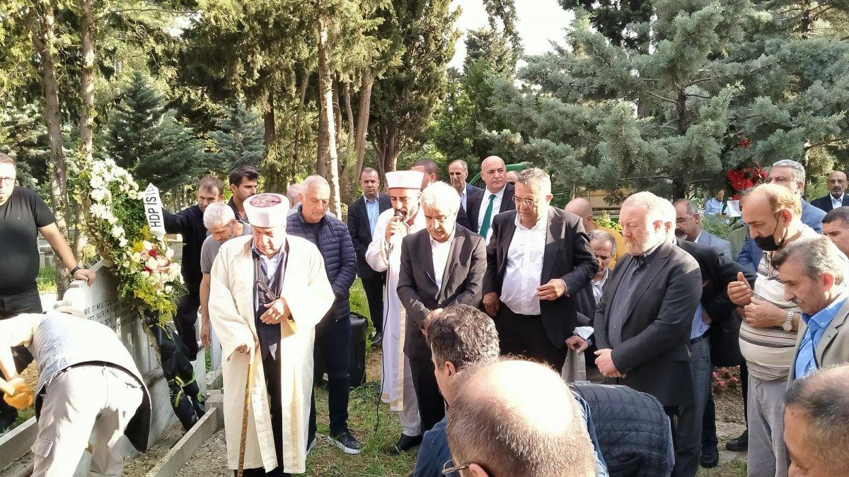 Muhalefet temsilcileri, Mithat Sancar'ın annesinin cenazesine katıldı