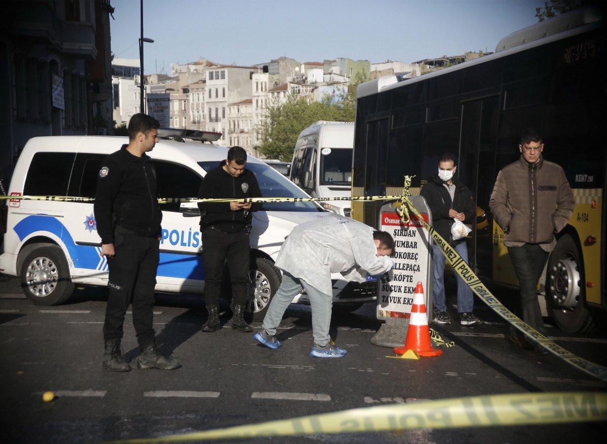 Beyoğlu’nda omuz atma tartışması kavgaya dönüştü
