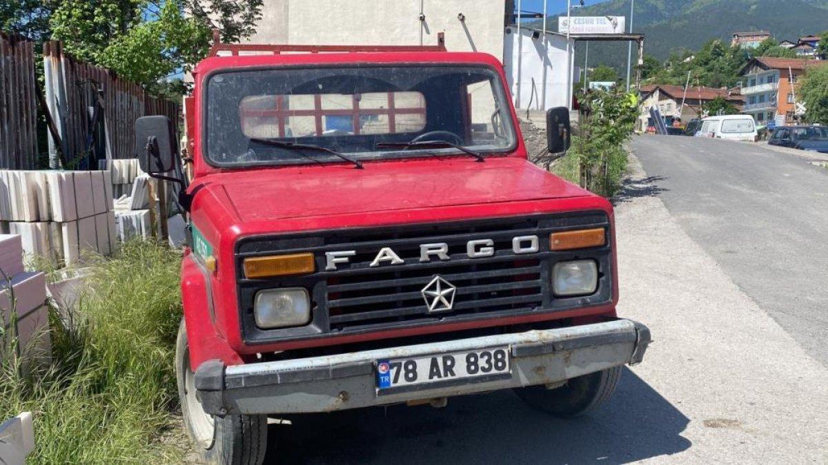 Karabük'te yaşlı kadın, kamyonetin altında kaldı