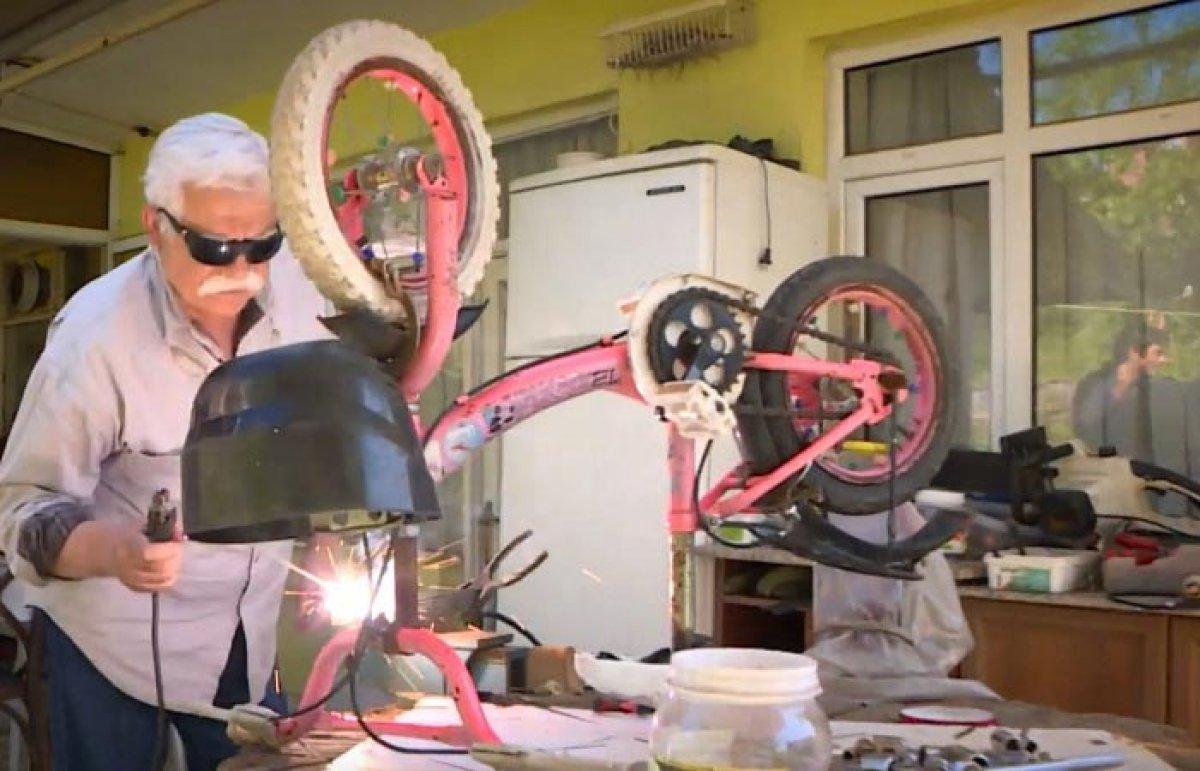 Beykoz'un scooterlı dede'si Mehmet Ersöz, yaptıklarıyla şaşırtıyor