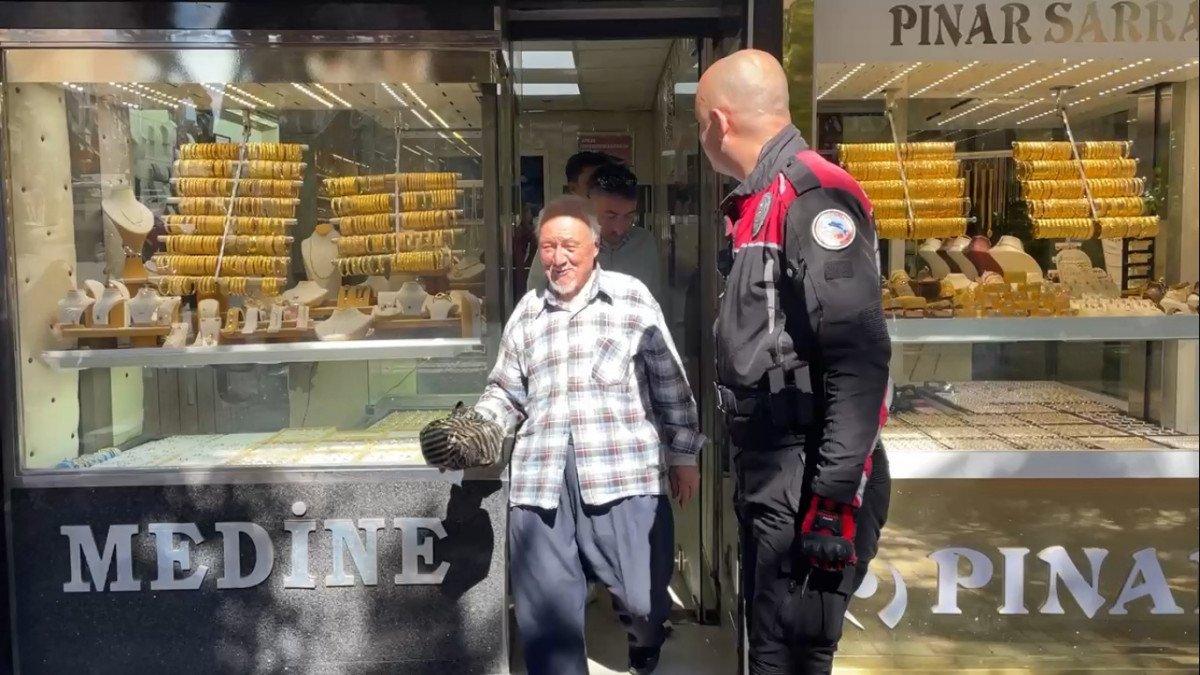 Kırıkkale’de bir kuyumcu, yaşlı adamın kandırılmasına göz yummadı
