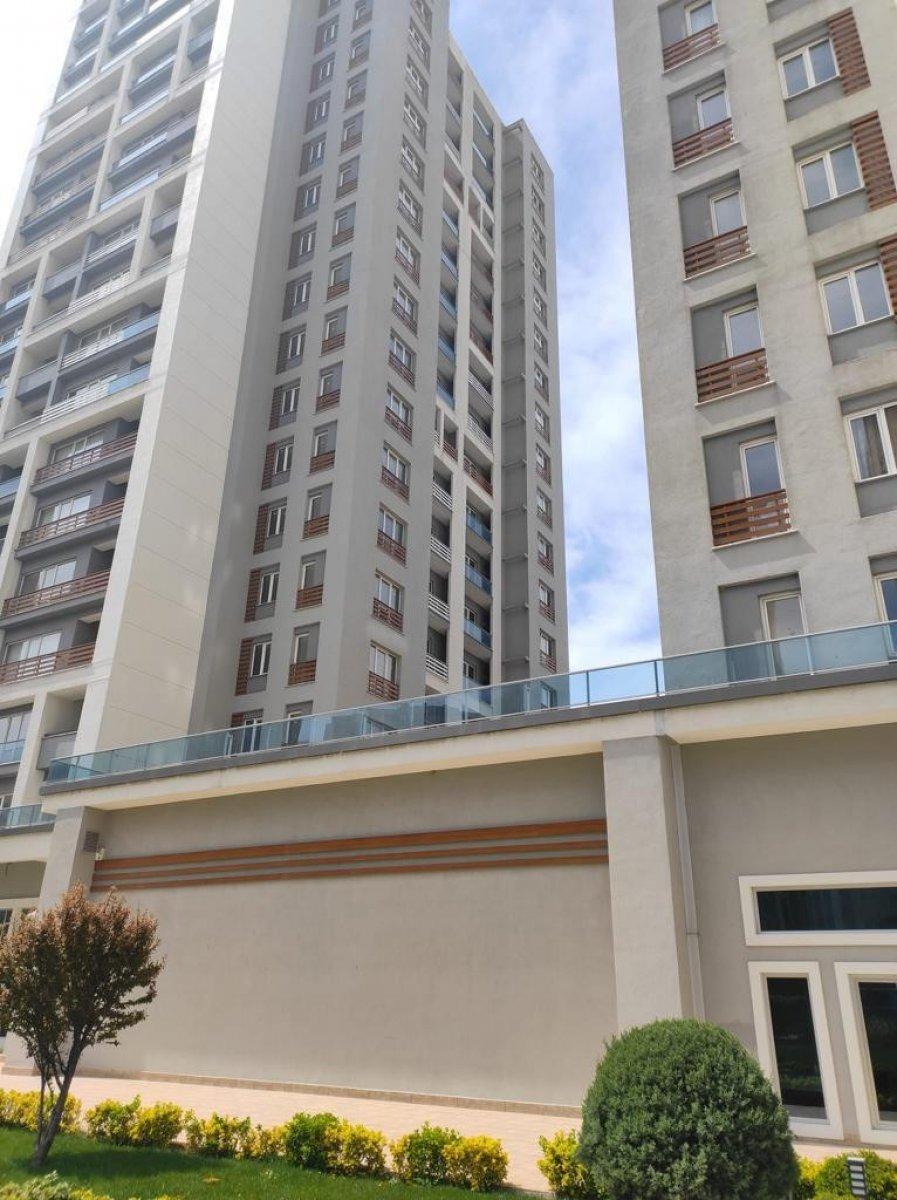 Beylikdüzü'nde yabancı uyruklu kadın bebeğini balkondan attı