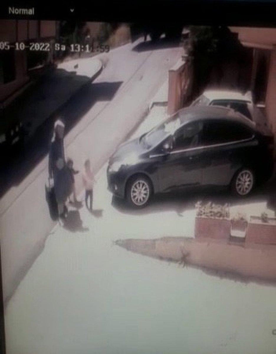 Sancaktepe'de tır elektrik direğini devirdi