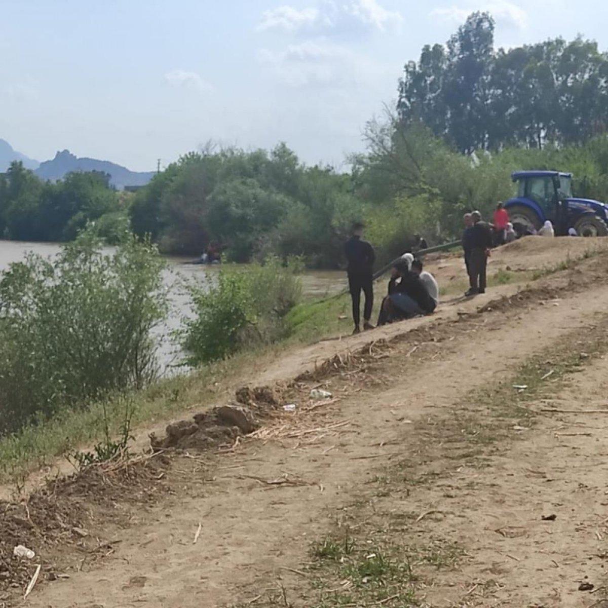 Adana'da serinlemek için Ceyhan Nehri'ne giren genç bulunamadı