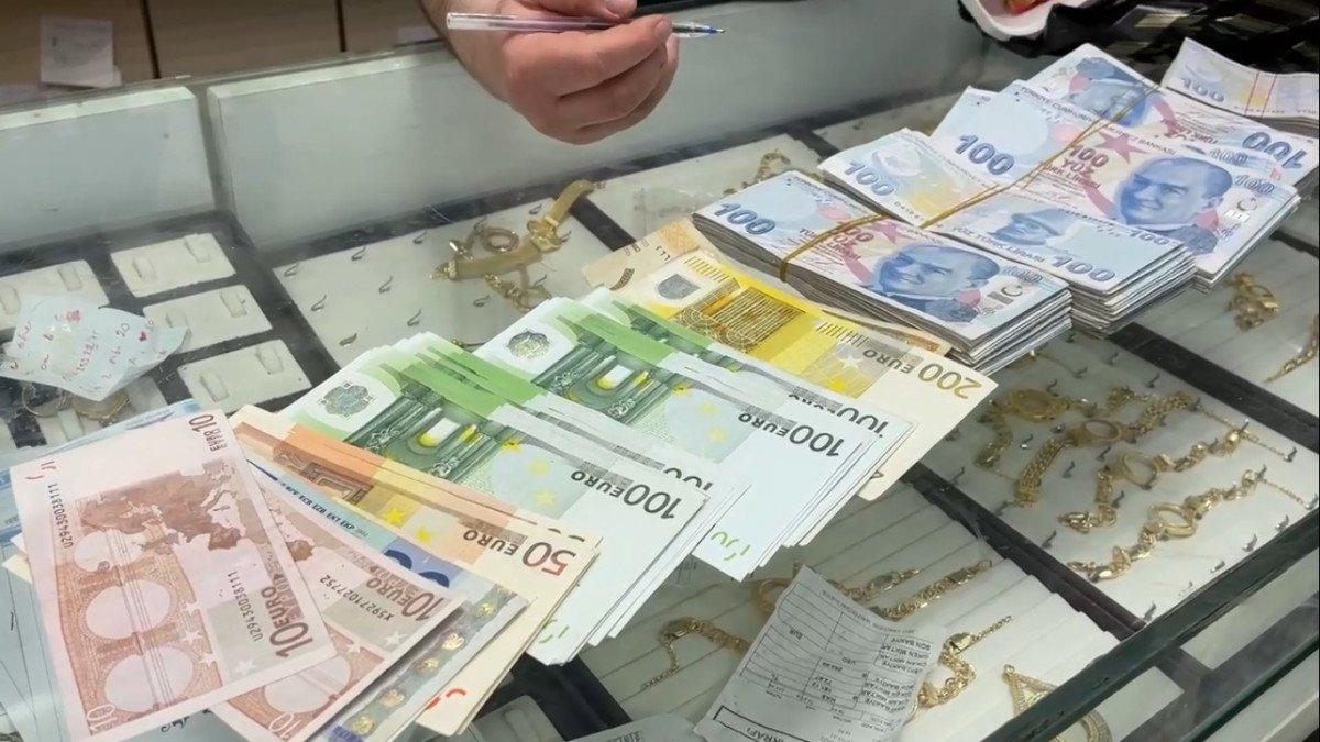 Kırıkkale’de bir kuyumcu, yaşlı adamın kandırılmasına göz yummadı