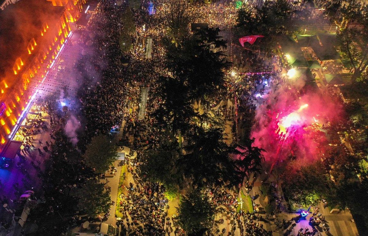 Trabzonspor şampiyonluk kupasını kaldırdı