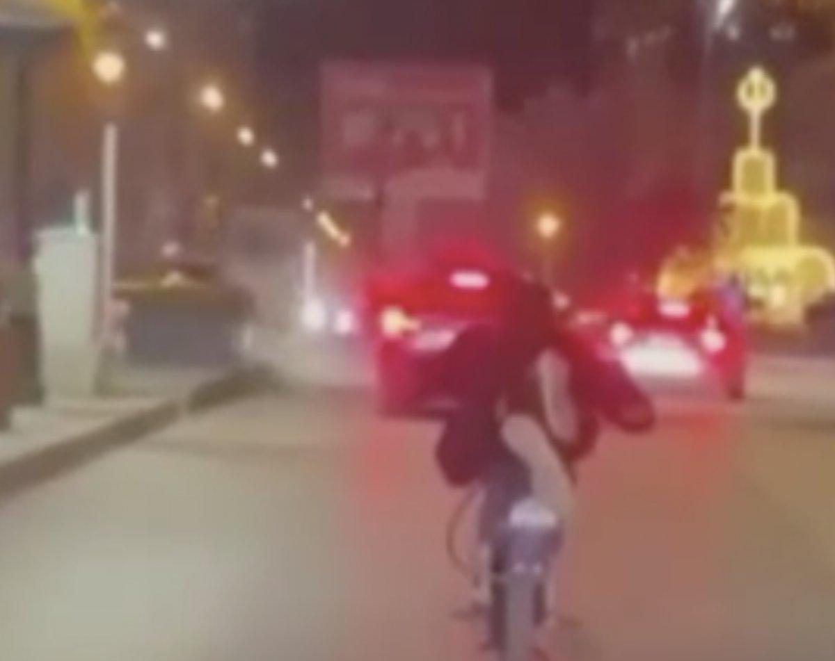 Van'da motosikletle tehlikeli yolculuk kamerada