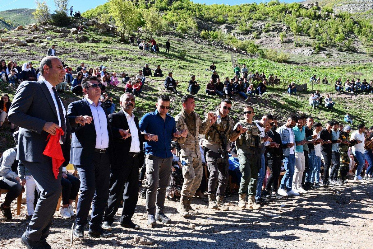 Şırnak'ta uçurtma şenliği: Askerler ile halk halay çekti