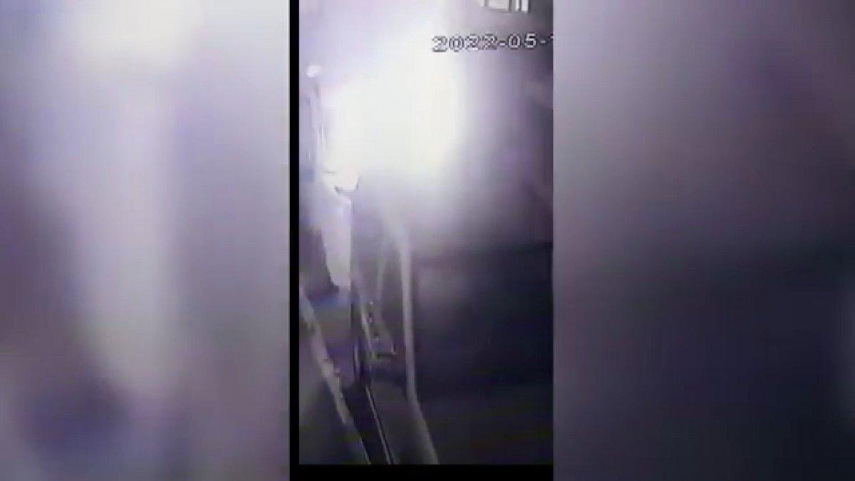 Sancaktepe’de husumetlisinin aracını kundakladı