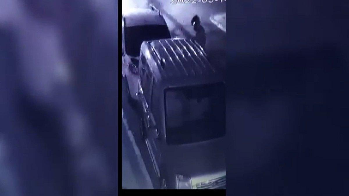 Sancaktepe’de husumetlisinin aracını kundakladı