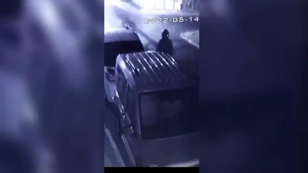 Sancaktepe’de husumetlisinin aracını kundakladı